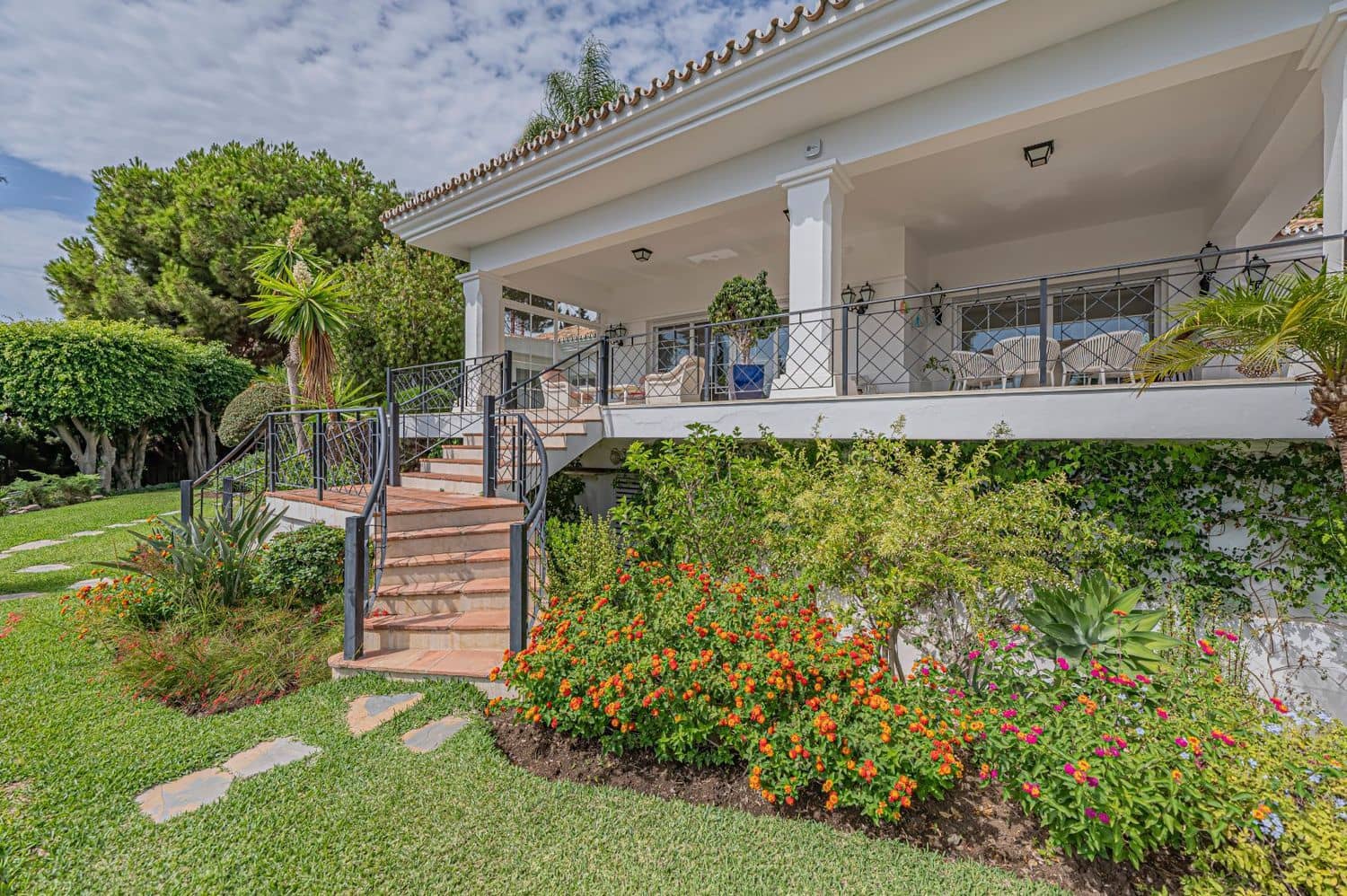 4 sovrum Villa till salu i Benahavis med pool garage - 2 480 000 € (Ref: 9980177)