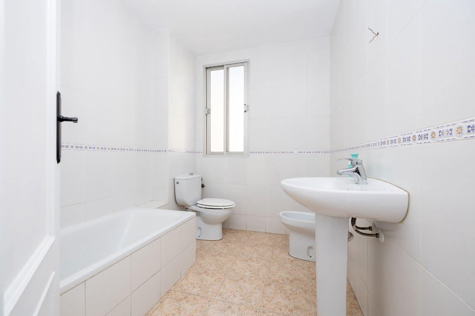 4 slaapkamer Flat te koop in Motril - € 115.000 (Ref: 9480793)