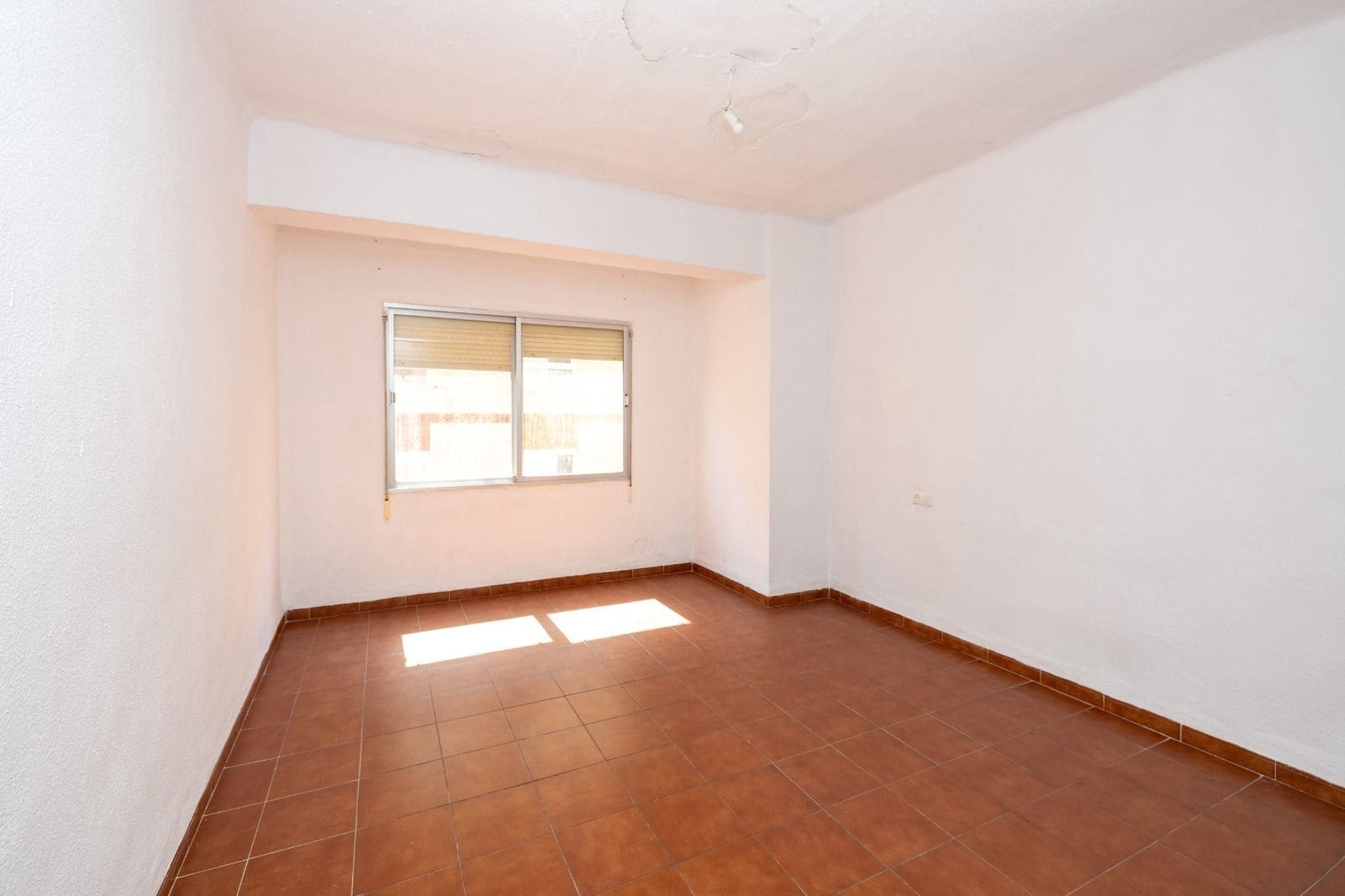 4 slaapkamer Flat te koop in Motril - € 115.000 (Ref: 9480793)