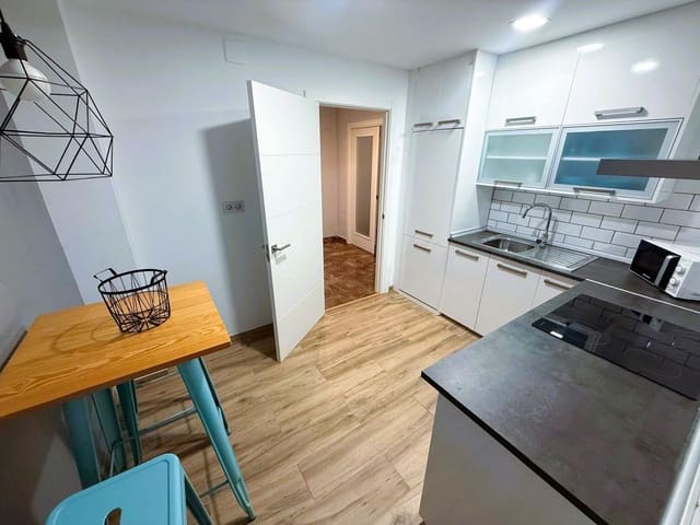 Piso de 2 habitaciones en Motril en alquiler - 700 € (Ref: 9480795)