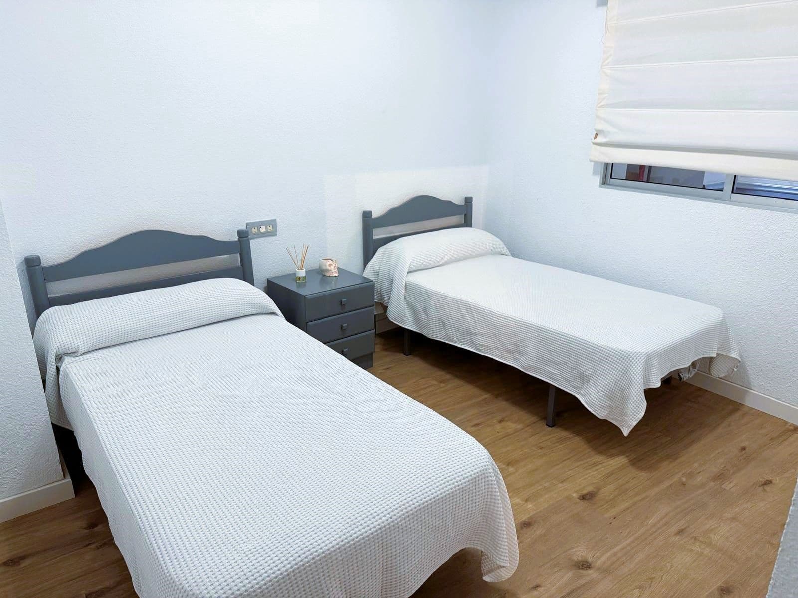 Piso de 2 habitaciones en Motril en alquiler - 700 € (Ref: 9480795)