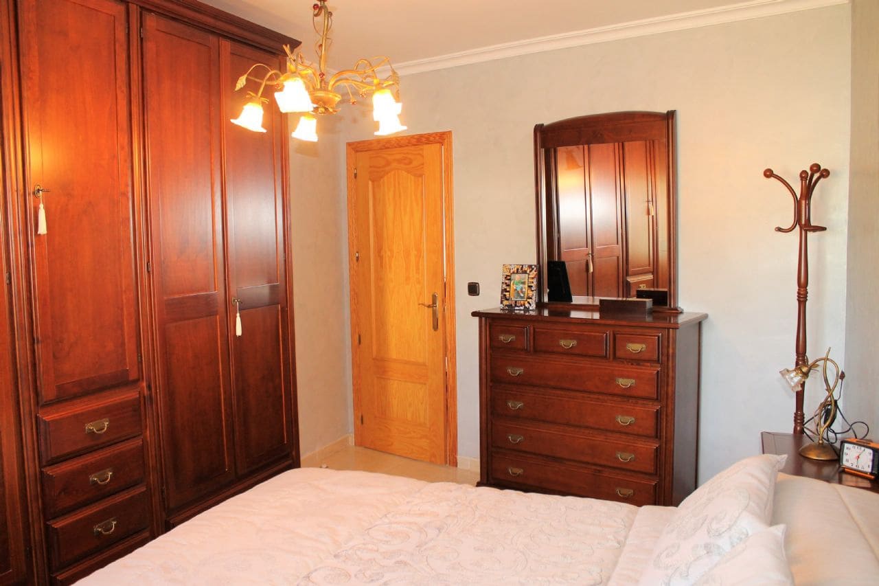 4 slaapkamer Halfvrijstaande villa te koop in Lobres - € 215.000 (Ref: 9480796)