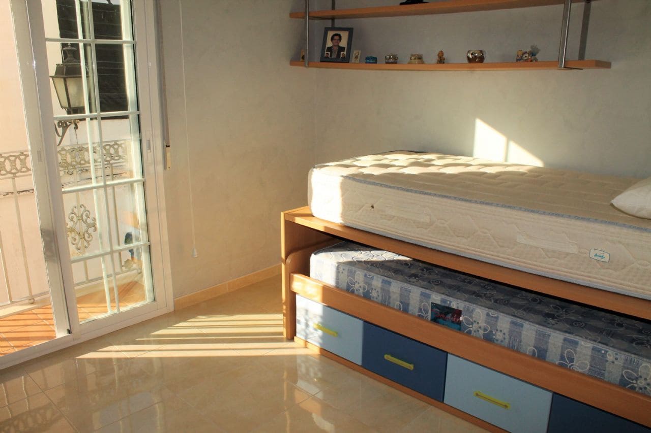 4 slaapkamer Halfvrijstaande villa te koop in Lobres - € 215.000 (Ref: 9480796)