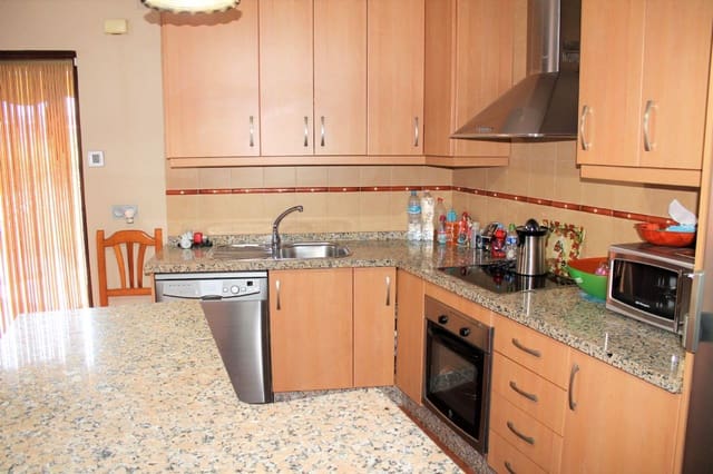 4 slaapkamer Halfvrijstaande villa te koop in Lobres, Salobreña - € 215.000 (Ref: 9480796)