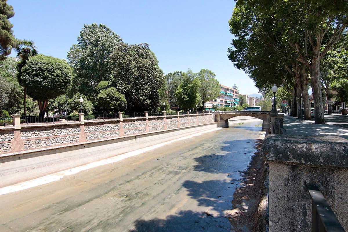 Piso de 3 habitaciones en Granada ciudad en venta - 235.000 € (Ref: 9480799)