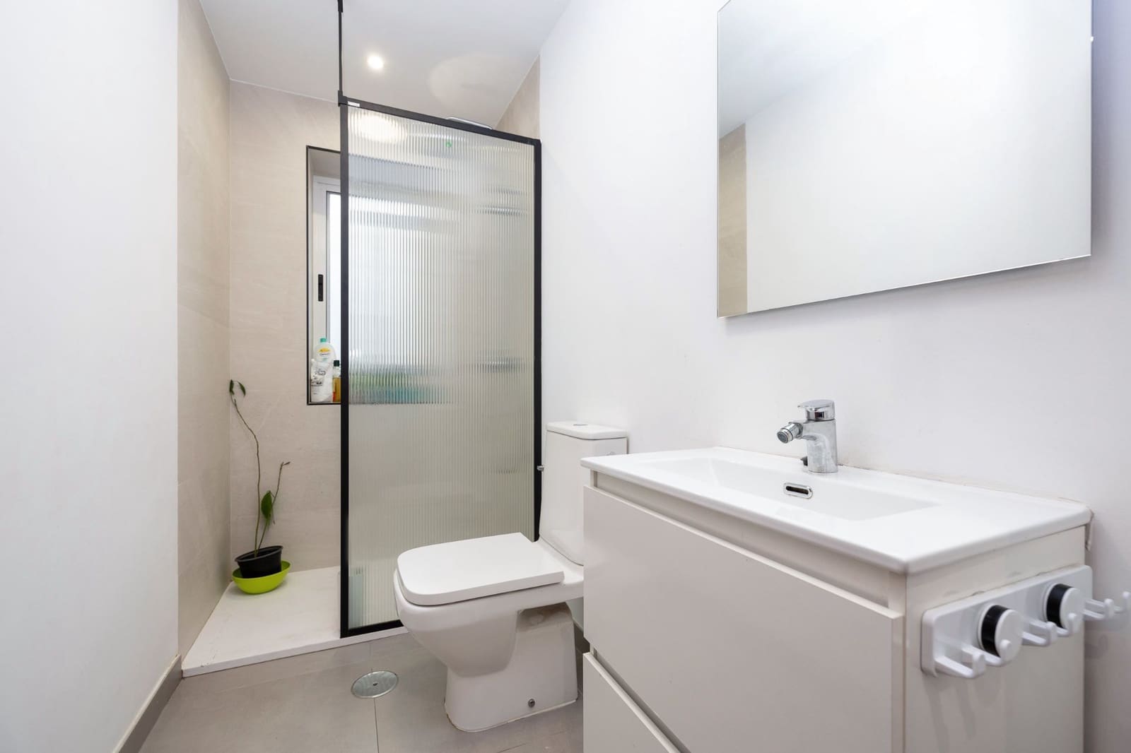 Piso de 3 habitaciones en Granada ciudad en venta - 235.000 € (Ref: 9480799)