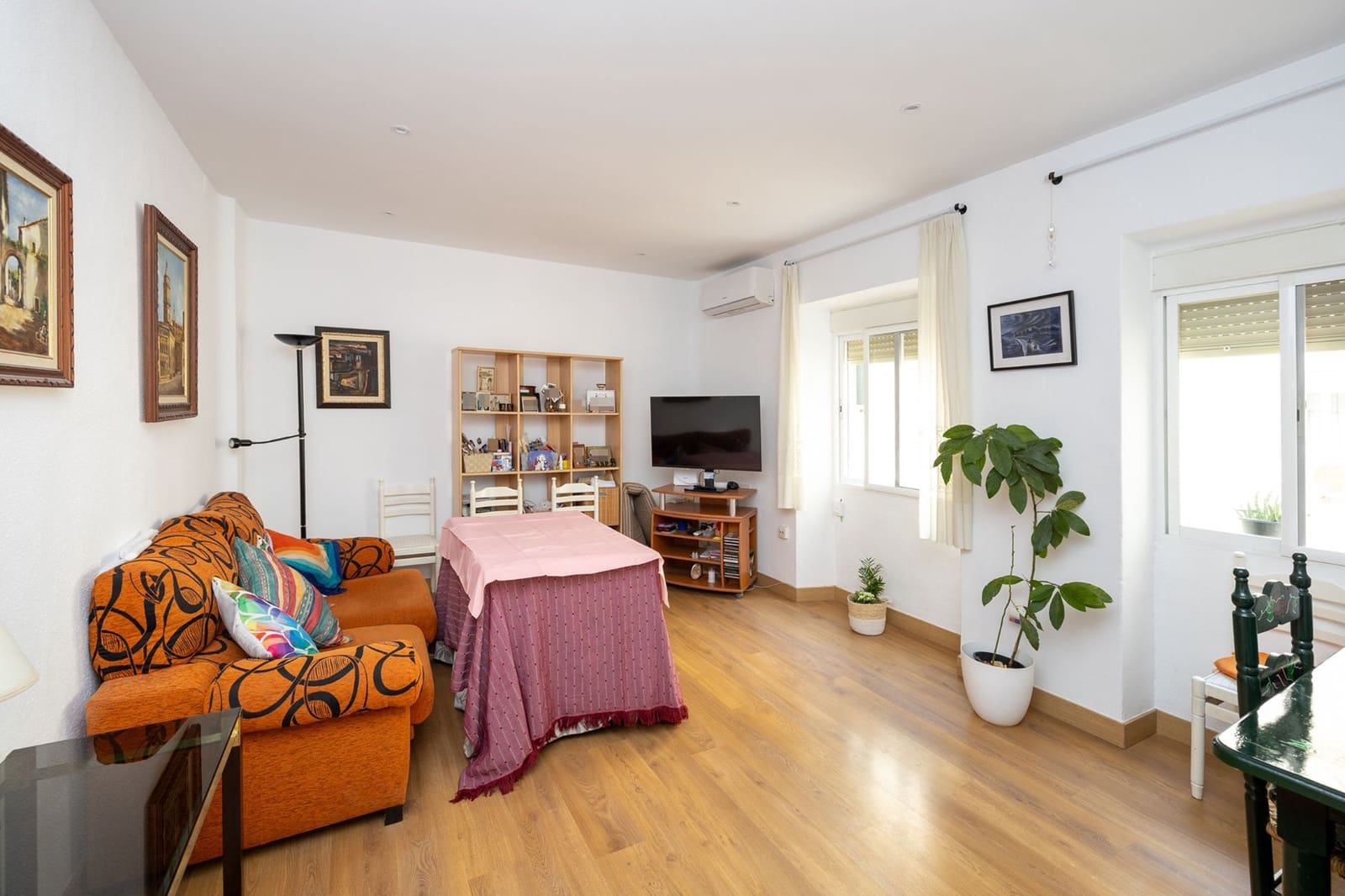 Piso de 3 habitaciones en Granada ciudad en venta - 235.000 € (Ref: 9480799)