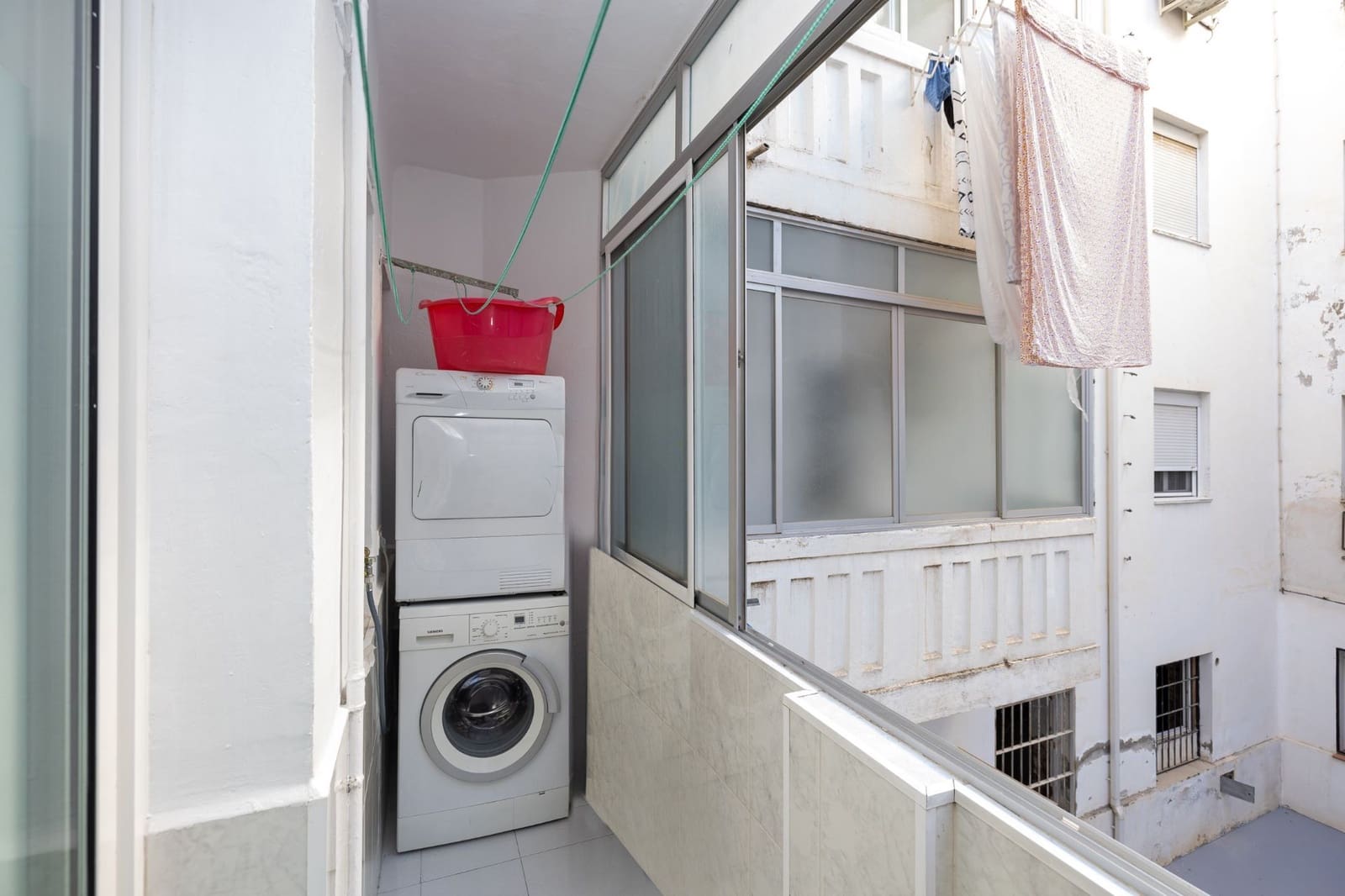 Piso de 3 habitaciones en Granada ciudad en venta - 235.000 € (Ref: 9480799)