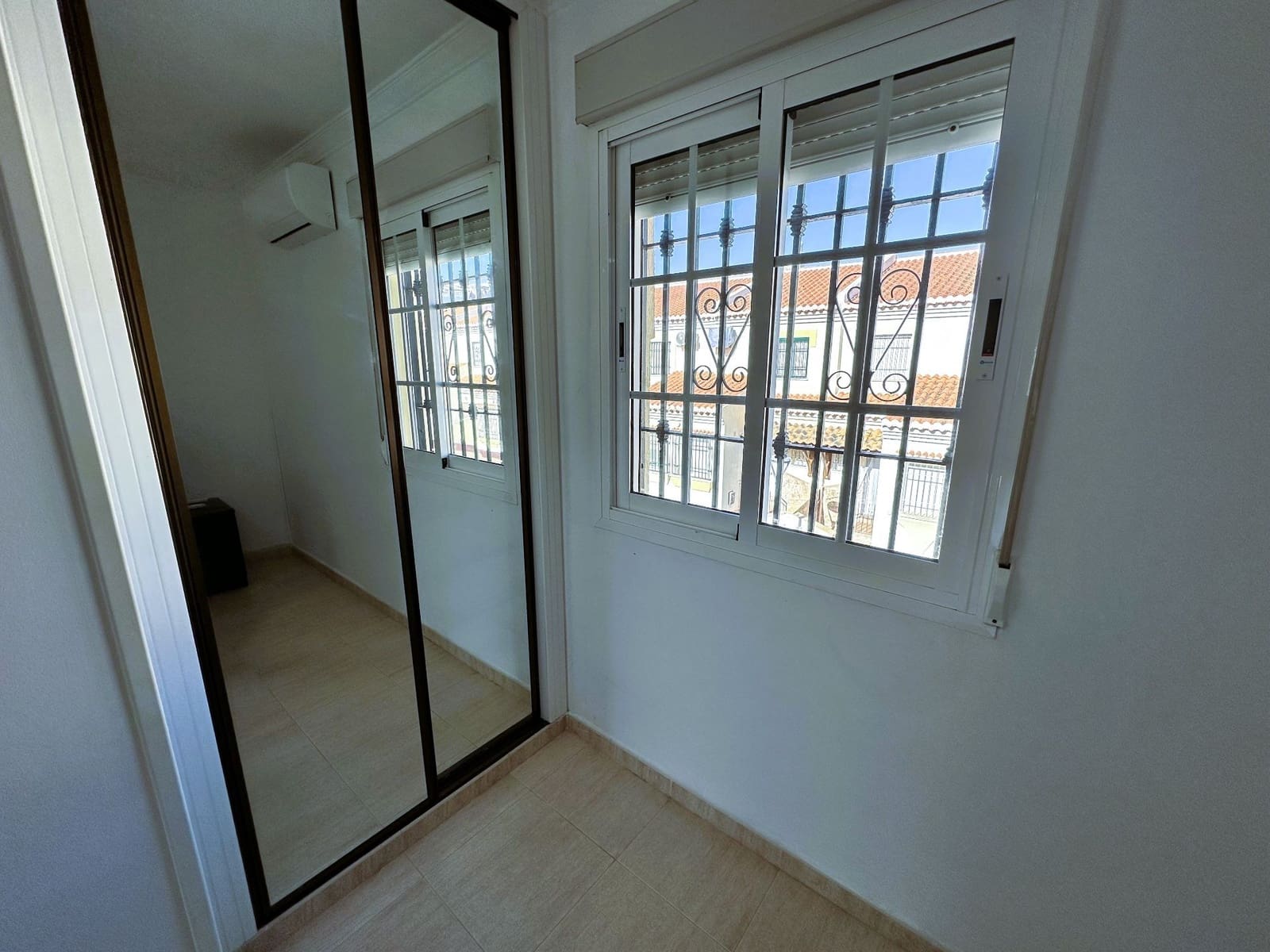 2 slaapkamer Halfvrijstaande villa te koop in Salobrena met zwembad - € 235.000 (Ref: 9480803)