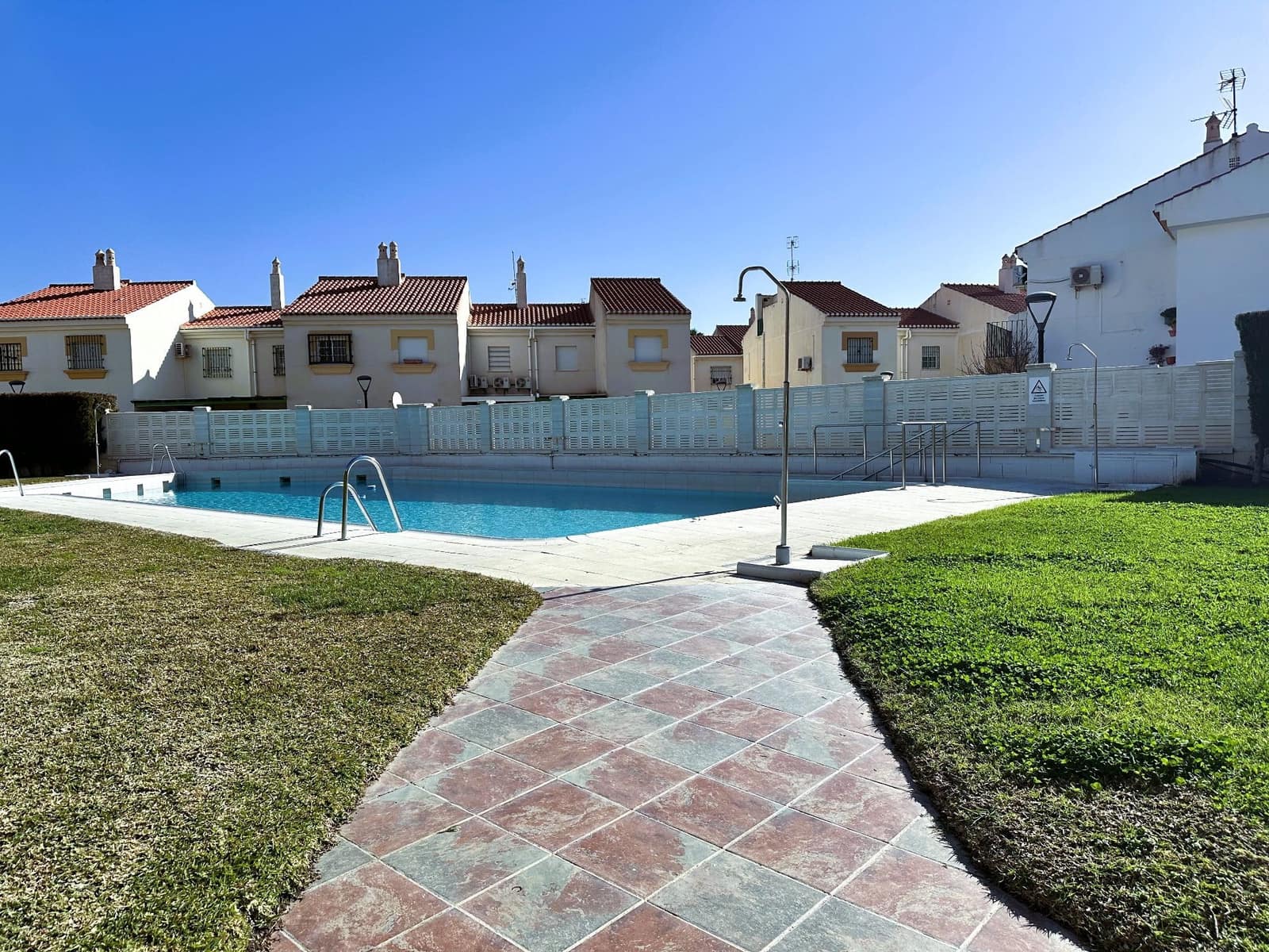 2 slaapkamer Halfvrijstaande villa te koop in Salobrena met zwembad - € 235.000 (Ref: 9480803)