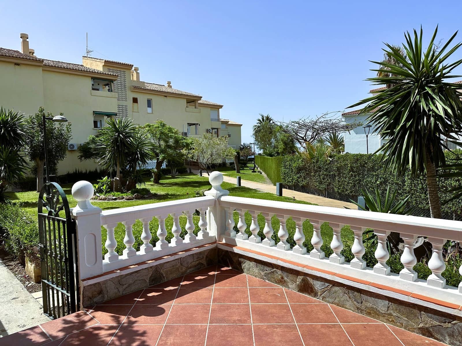 1 bedroom Flat for rent in Calahonda with pool - € 2,800 (Ref: 9480804)