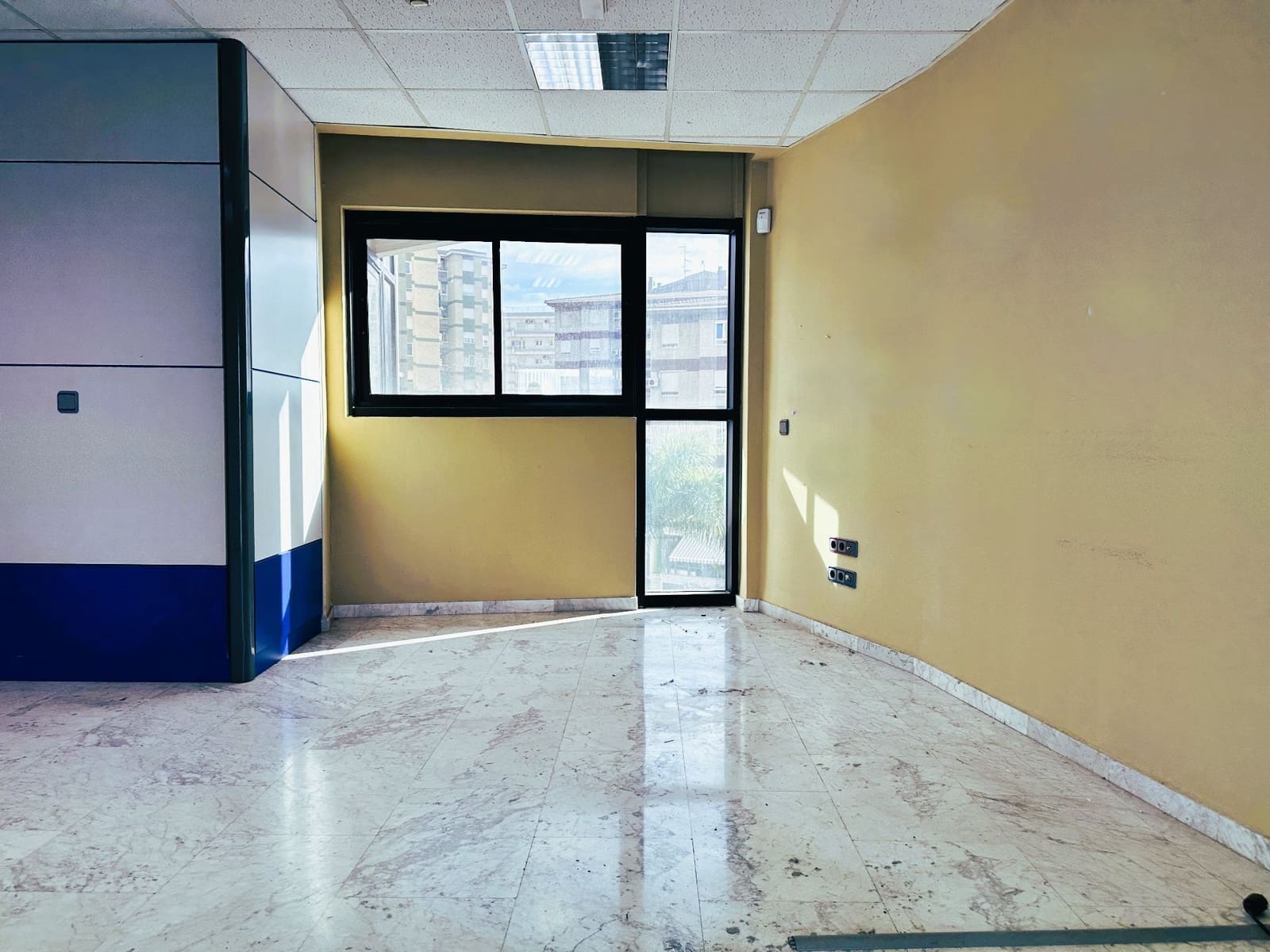 2 bedroom Commercial for rent in Motril - € 950 (Ref: 9480807)