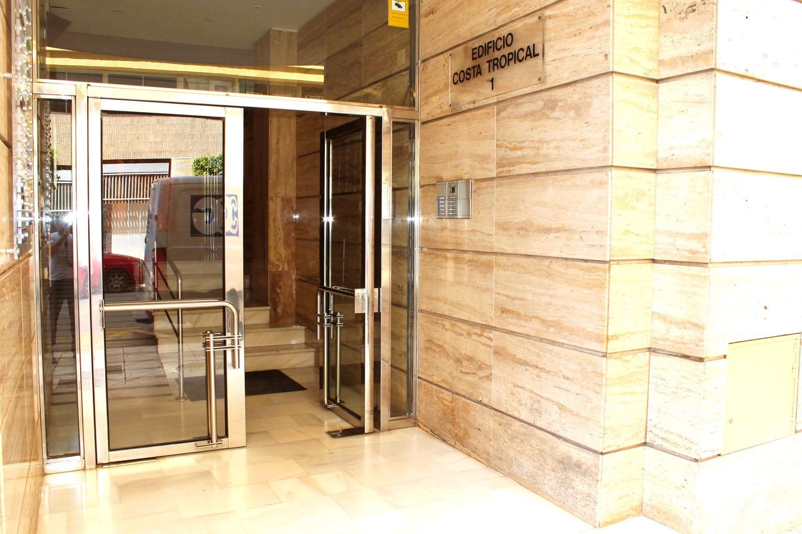 2 bedroom Commercial for rent in Motril - € 950 (Ref: 9480807)