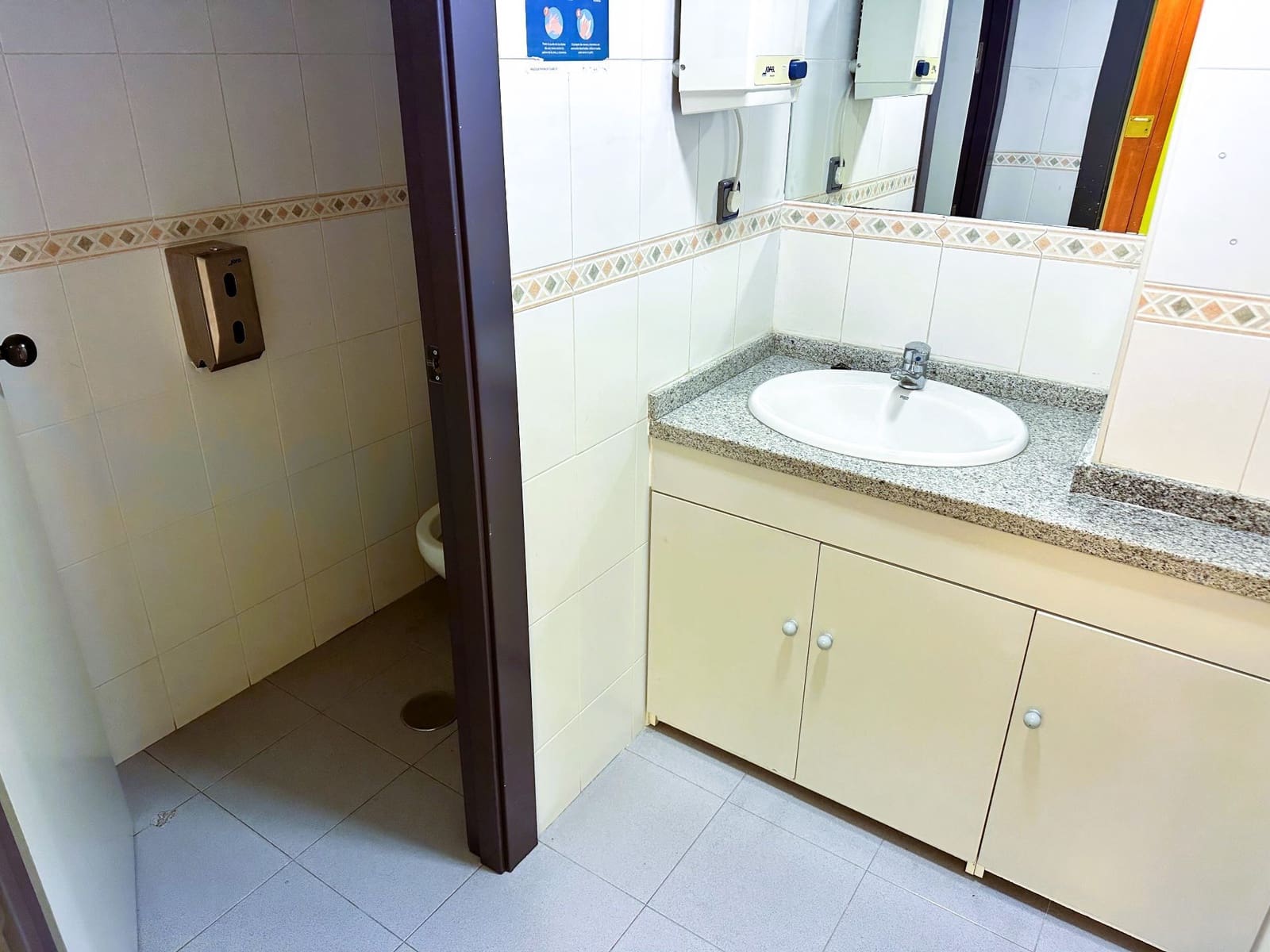 2 bedroom Commercial for rent in Motril - € 950 (Ref: 9480807)