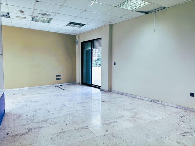 2 bedroom Commercial for rent in Motril - € 950 (Ref: 9480807)