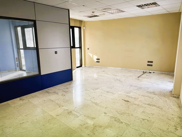 2 bedroom Commercial for rent in Motril - € 950 (Ref: 9480807)