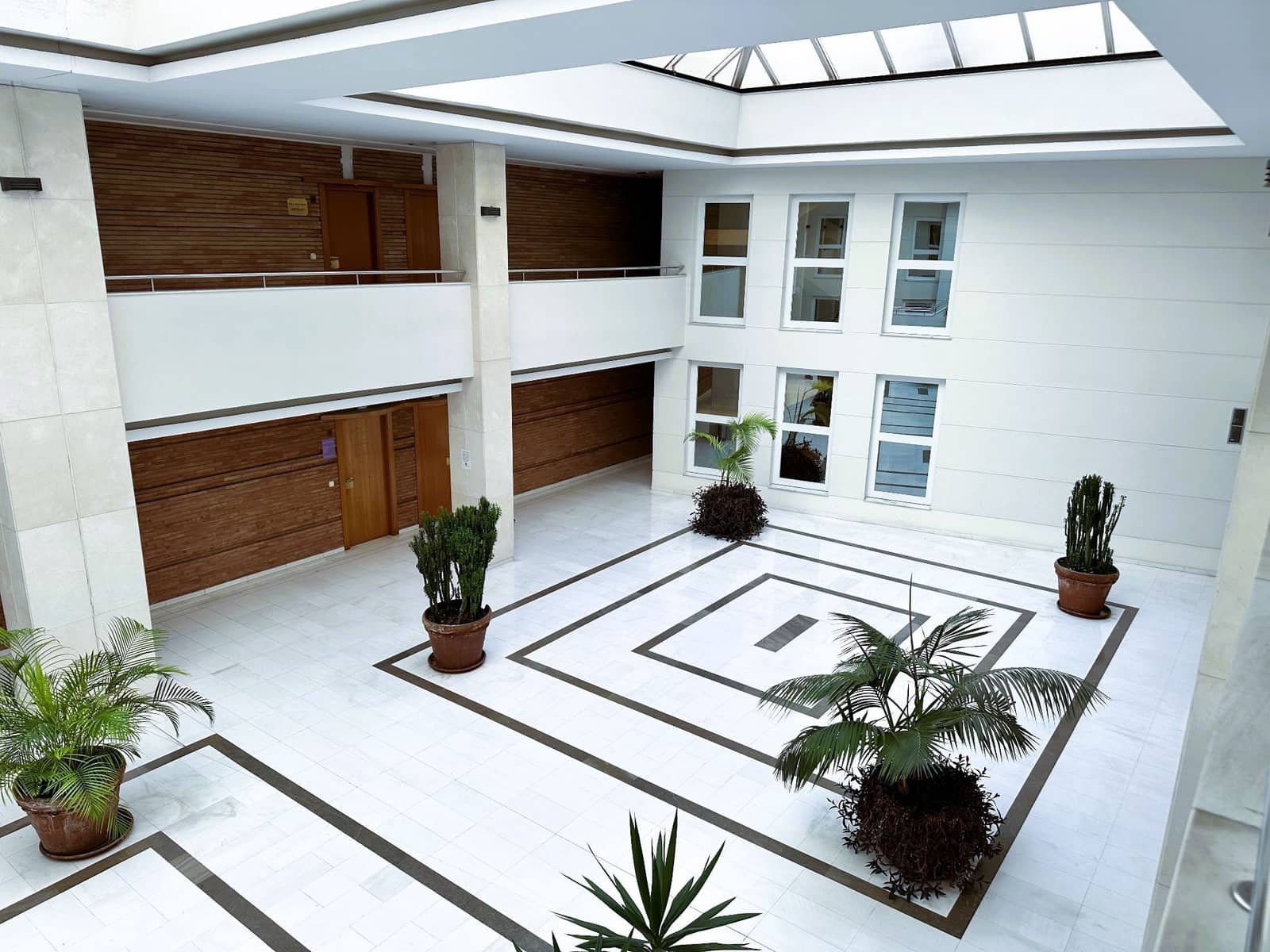 2 bedroom Commercial for rent in Motril - € 950 (Ref: 9480807)