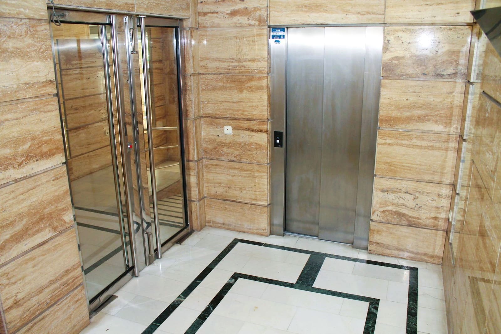 2 bedroom Office for rent in Motril - € 950 (Ref: 9480808)