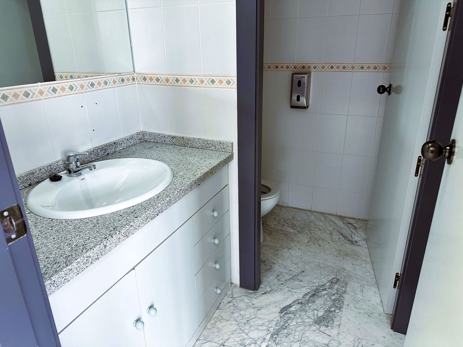 2 bedroom Office for rent in Motril - € 950 (Ref: 9480808)