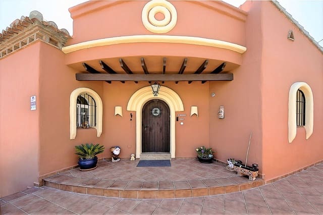 Chalet de 5 habitaciones en Salobreña en venta con piscina garaje - 740.000 € (Ref: 9480809)