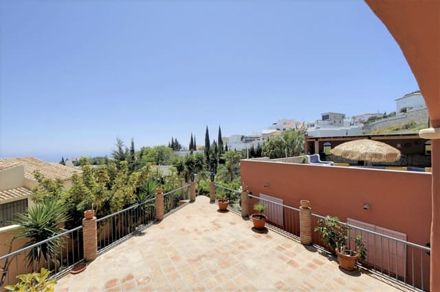 Chalet de 5 habitaciones en Salobreña en venta con piscina garaje - 740.000 € (Ref: 9480809)