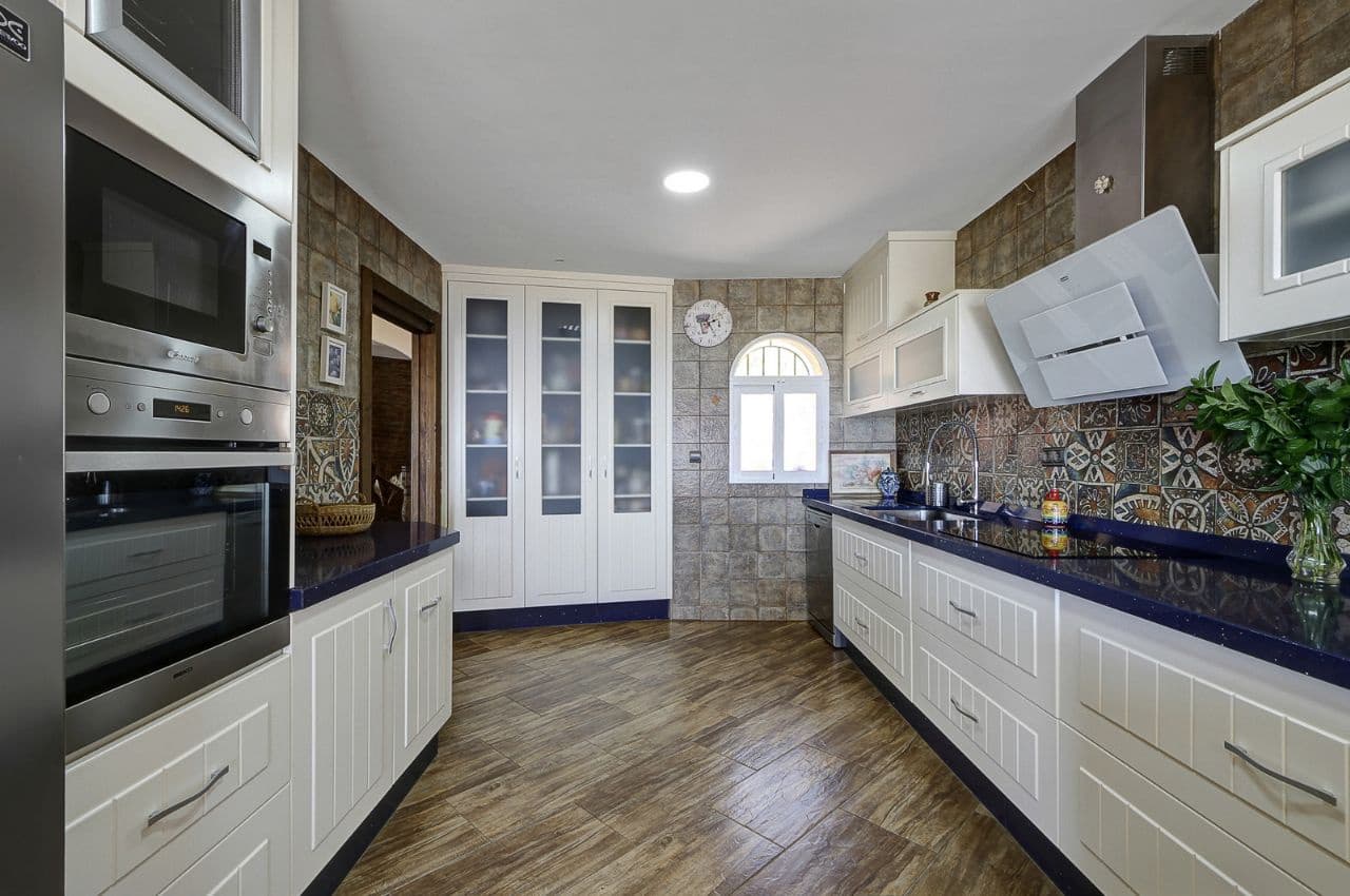 Chalet de 5 habitaciones en Salobreña en venta con piscina garaje - 740.000 € (Ref: 9480809)