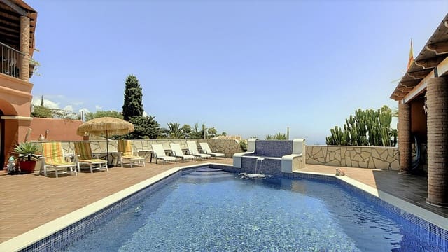 Chalet de 5 habitaciones en Salobreña en venta con piscina garaje - 740.000 € (Ref: 9480809)