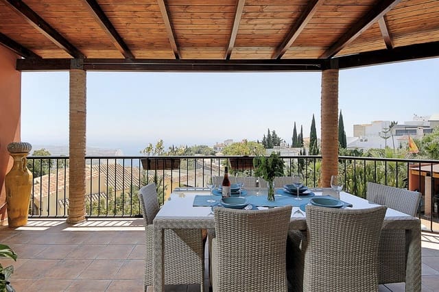 Chalet de 5 habitaciones en Salobreña en venta con piscina garaje - 740.000 € (Ref: 9480809)