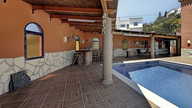 Chalet de 5 habitaciones en Salobreña en venta con piscina garaje - 740.000 € (Ref: 9480809)