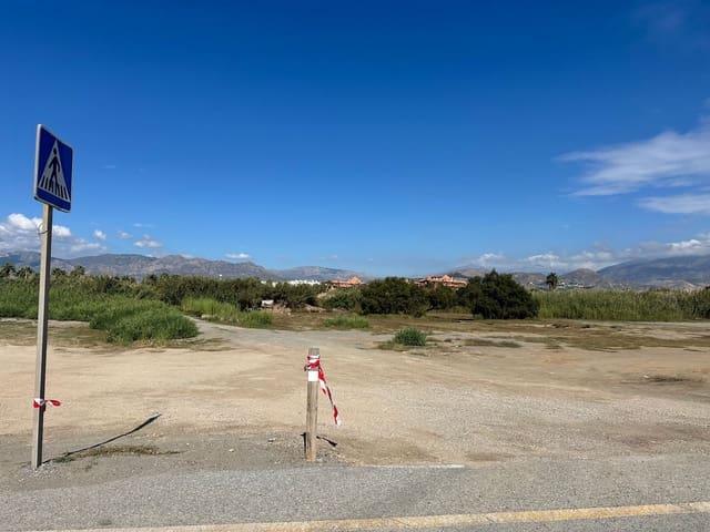 Rakentamaton maa myytävänä paikassa Motril - 370 000 € (Ref: 9480810)