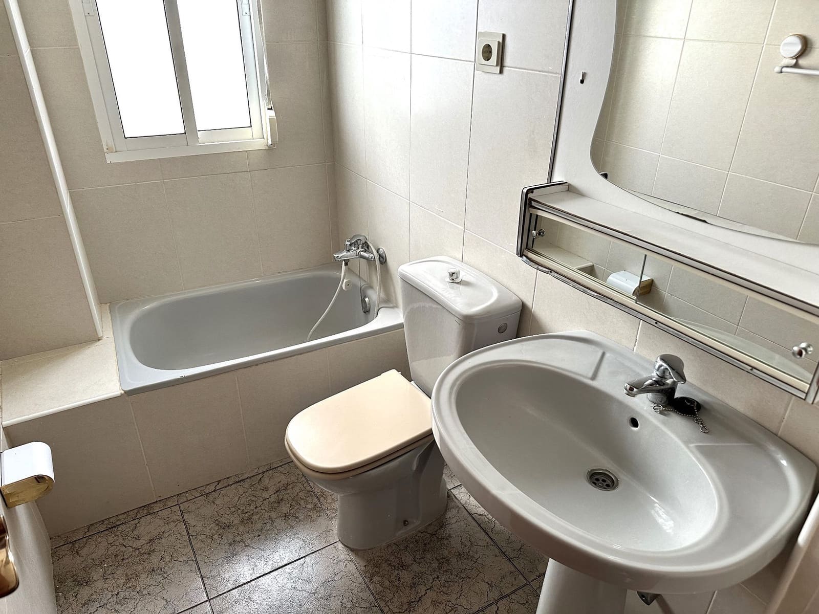 3 soveværelse Lejlighed til salg i Guajar Alto - € 74.000 (Ref: 9480813)