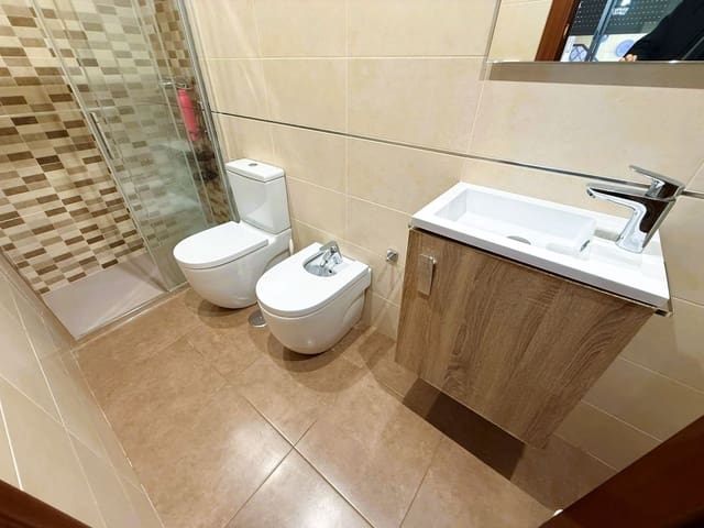 5 quarto Moradia Geminada para venda em Motril com garagem - 435 000 € (Ref: 9508383)