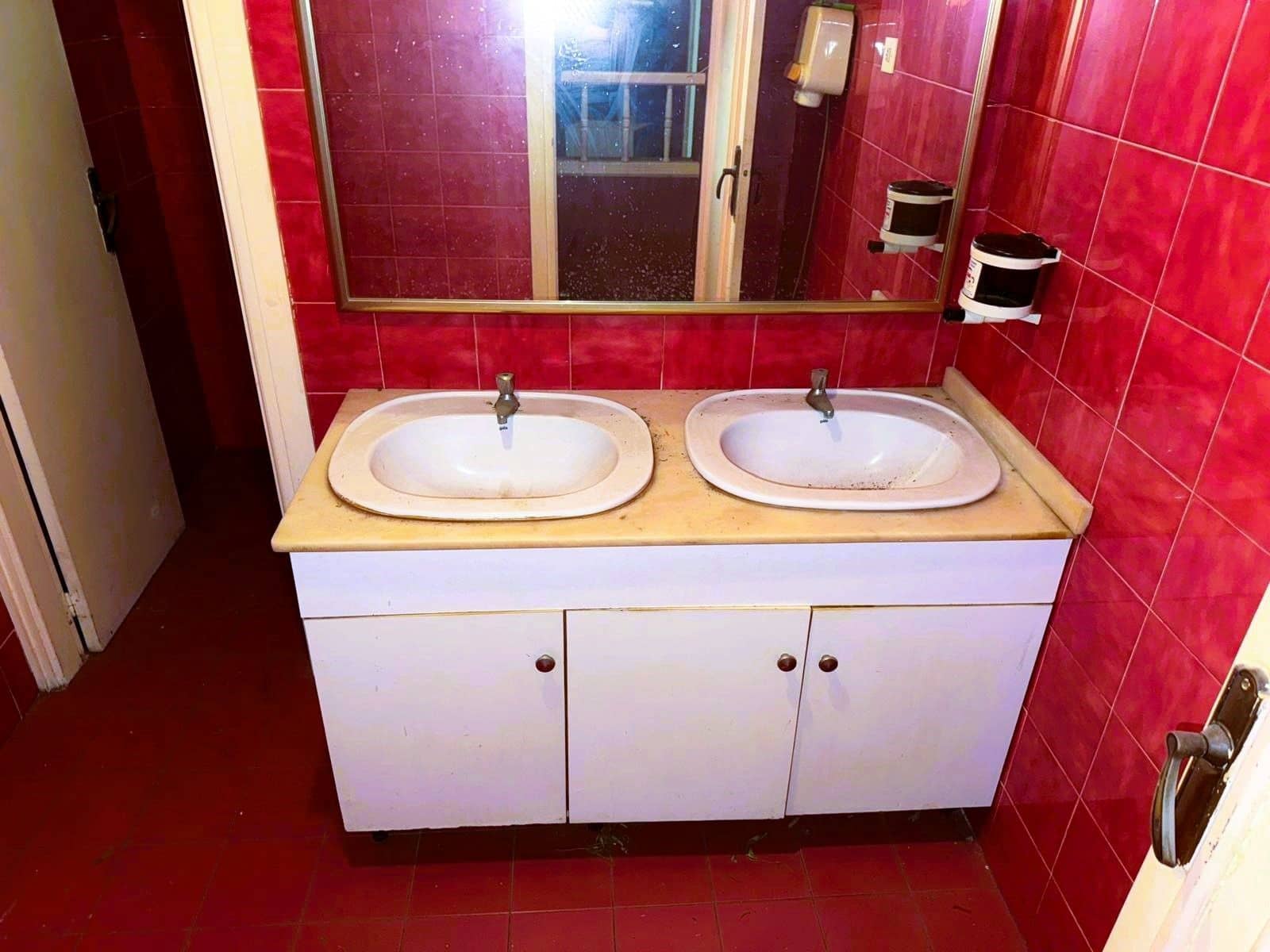 2 bedroom Commercial for sale in Motril - € 82,000 (Ref: 9550738)