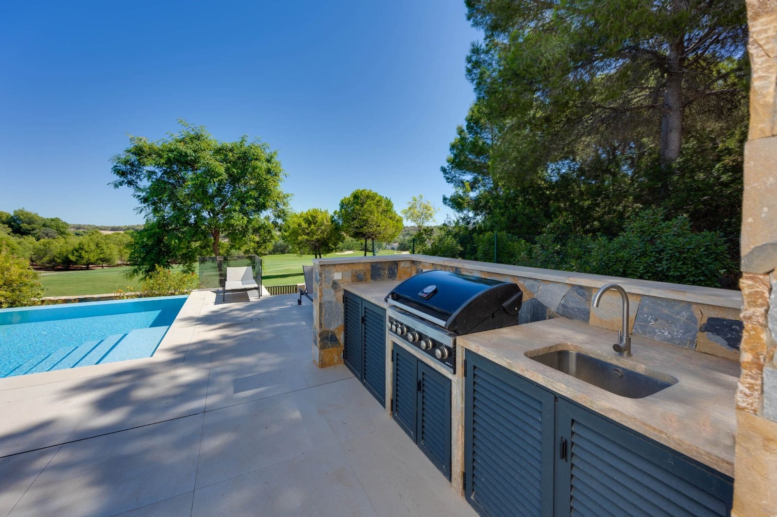 4 makuuhuone Huvila myytävänä paikassa Las Colinas Golf mukana uima-altaan - 2 800 000 € (Ref: 10080539)