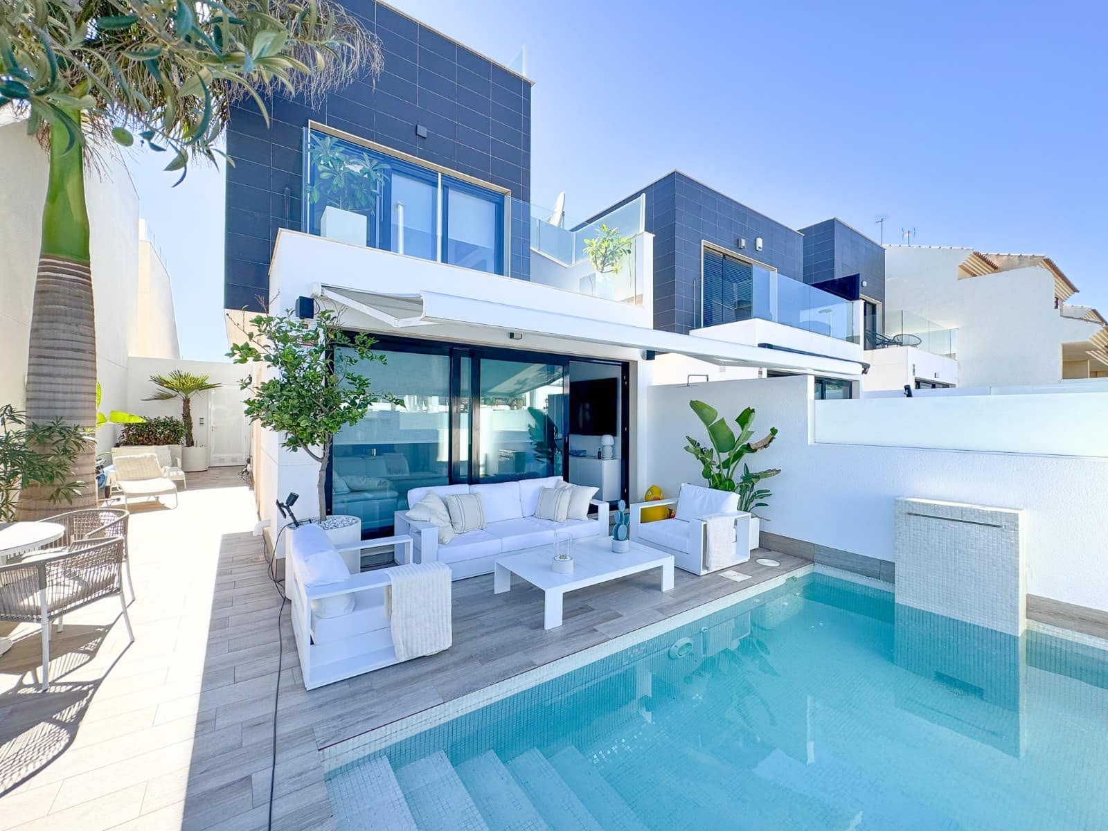 3 sypialnia Willa na sprzedaż w San Pedro del Pinatar z basenem garażem - 395 000 € (Ref: 10175919)