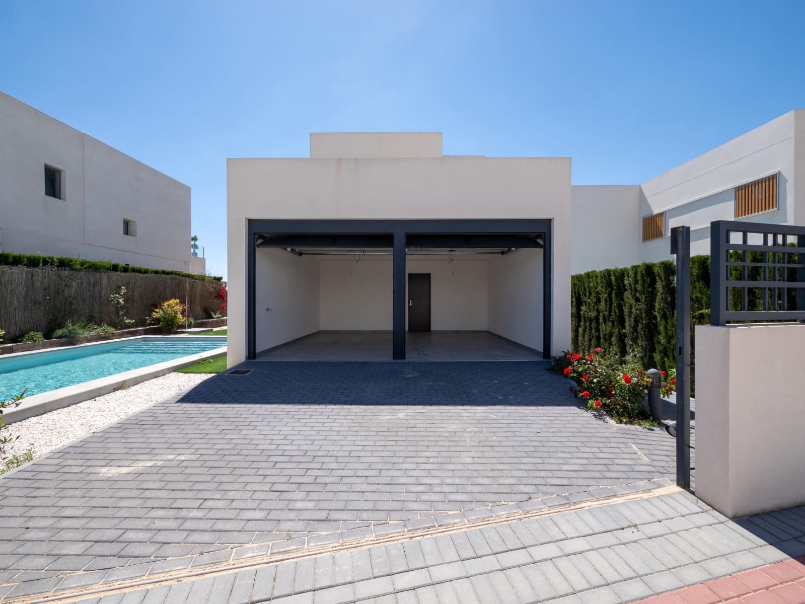 4 bedroom Villa for sale in Algorfa with pool garage - € 669,000 (Ref: 6687615)