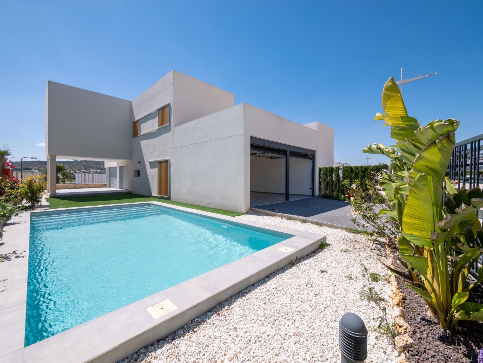 4 bedroom Villa for sale in Algorfa with pool garage - € 669,000 (Ref: 6687615)