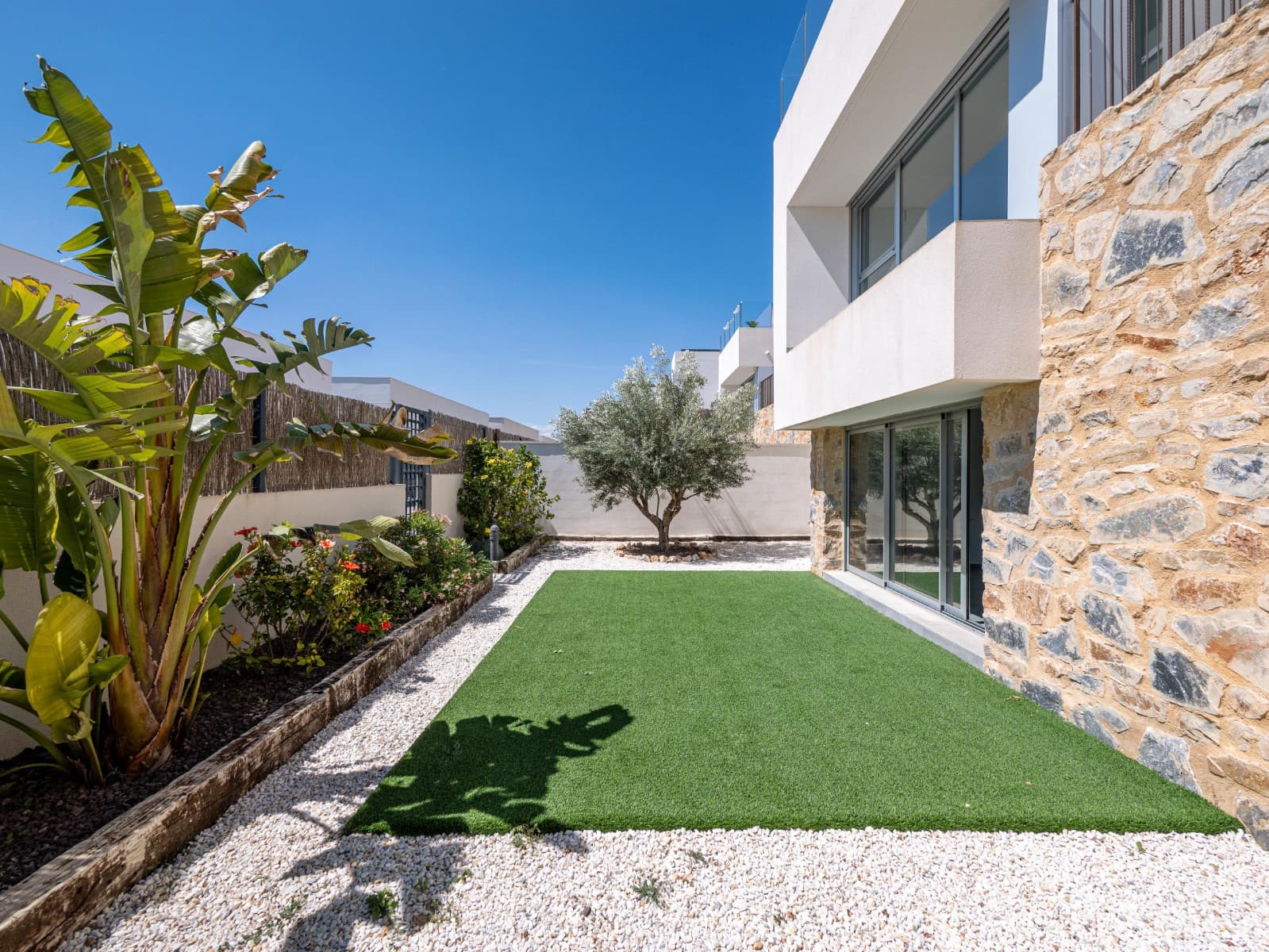 4 bedroom Villa for sale in Algorfa with pool garage - € 669,000 (Ref: 6687615)