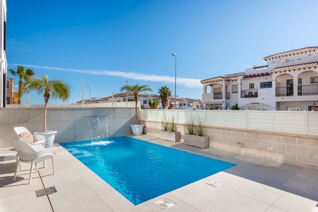 4 soverom Villa til salgs i Punta Prima, Orihuela med svømmebasseng - € 689 000 (Ref: 6734762)