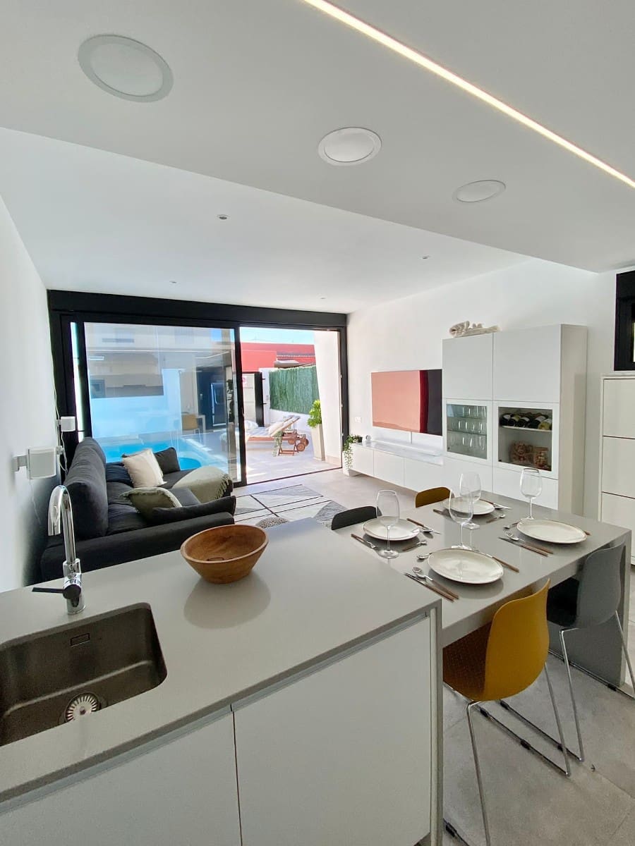 Chalet de 3 habitaciones en Santiago de la Ribera en venta con piscina - 369.950 € (Ref: 6801648)