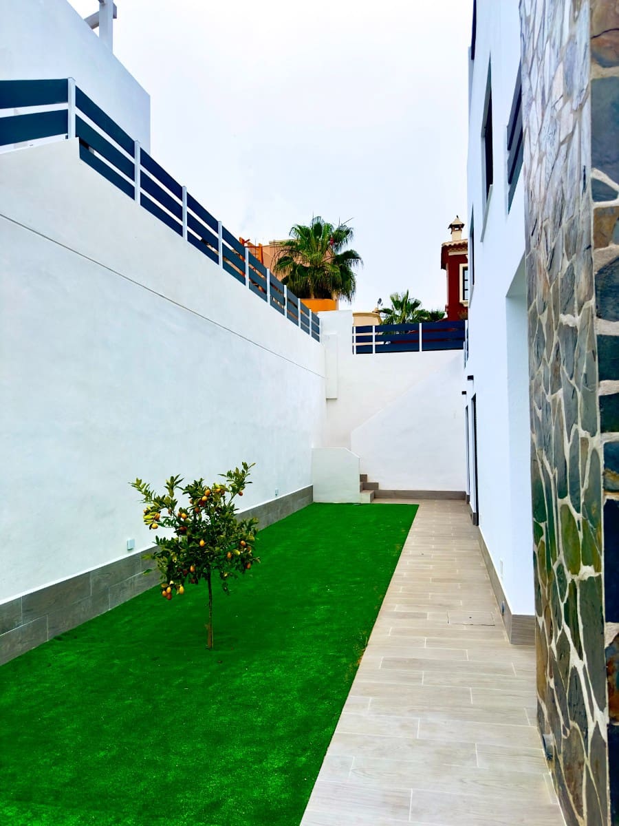 4 bedroom Villa for sale in Ciudad Quesada with pool - € 834,000 (Ref: 6834910)