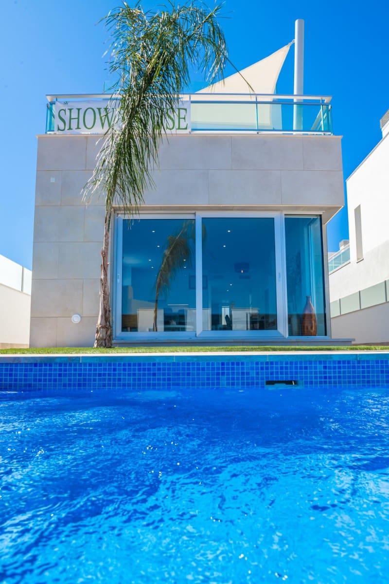 3 bedroom Villa for sale in Los Alcazares with pool garage - € 395,000 (Ref: 6951612)