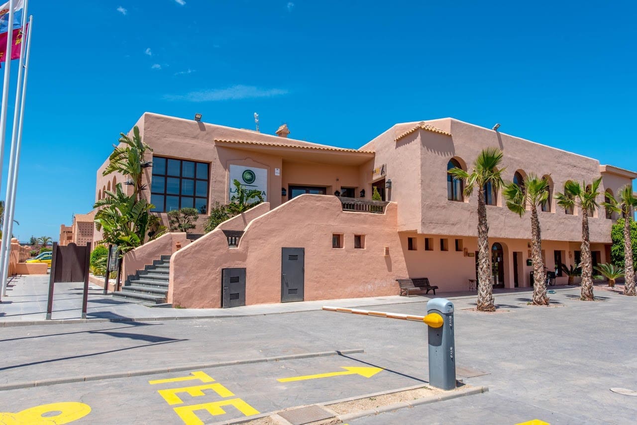 3 bedroom Villa for sale in Los Alcazares with pool - € 383,400 (Ref: 7124663)