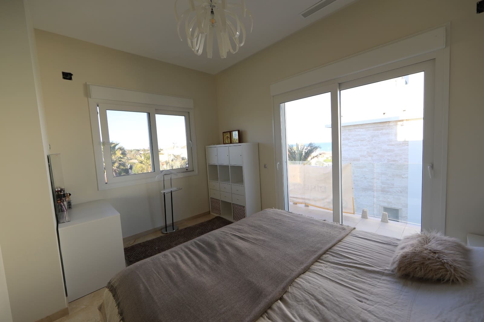 4 soverom Villa til salgs i La Zenia med svømmebasseng garasje - € 1 500 000 (Ref: 7259392)