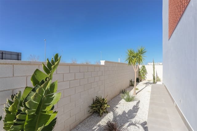 Chalet de 3 habitaciones en Pilar de la Horadada ciudad, Pilar de la Horadada en venta con piscina - 469.000 € (Ref: 7527351)