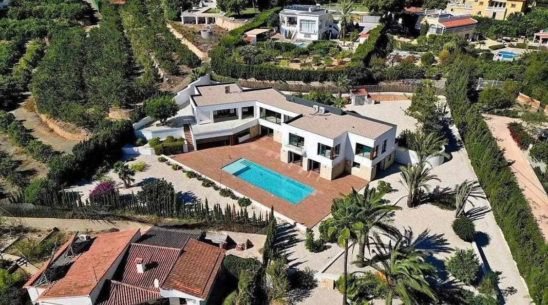5 bedroom Villa for sale in Altea with pool garage - € 2,250,000 (Ref: 7856957)