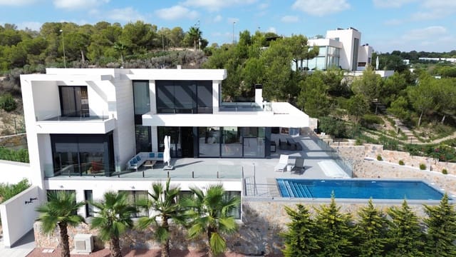 Chalet de 4 habitaciones en Las Colinas Golf, Orihuela en venta con piscina - 2.195.000 € (Ref: 8007186)