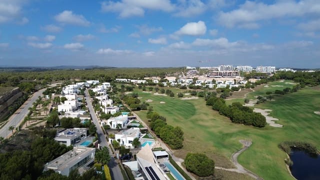 Chalet de 4 habitaciones en Las Colinas Golf, Orihuela en venta con piscina - 2.195.000 € (Ref: 8007186)