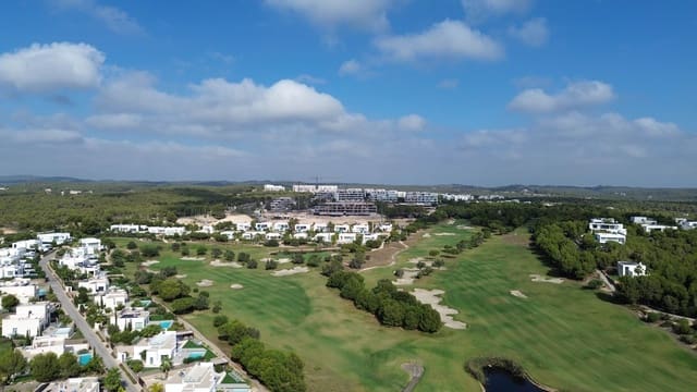 Chalet de 4 habitaciones en Las Colinas Golf, Orihuela en venta con piscina - 2.195.000 € (Ref: 8007186)