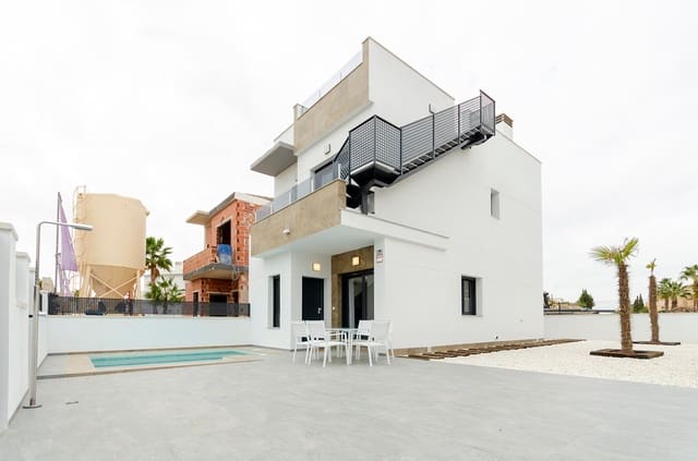 3 soveværelse Villa til salg i El Chaparral - La Siesta - La Torreta, Torrevieja med swimmingpool - € 409.000 (Ref: 8067513)